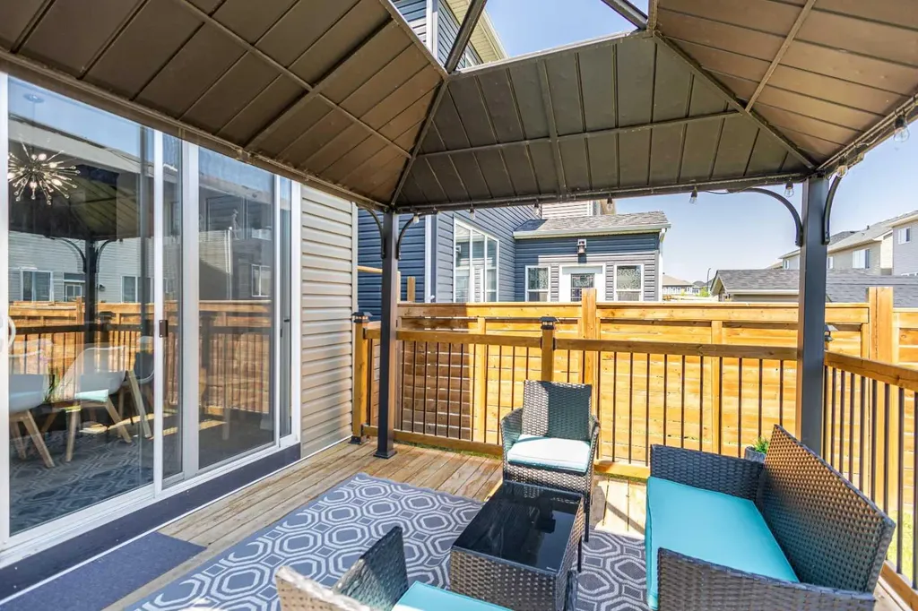 62 Carrington Rise NW Calgary AB T3P 0Y8