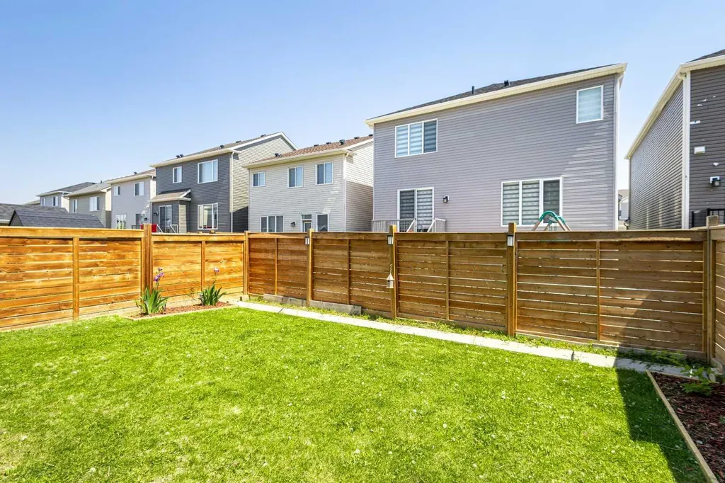 62 Carrington Rise NW Calgary AB T3P 0Y8