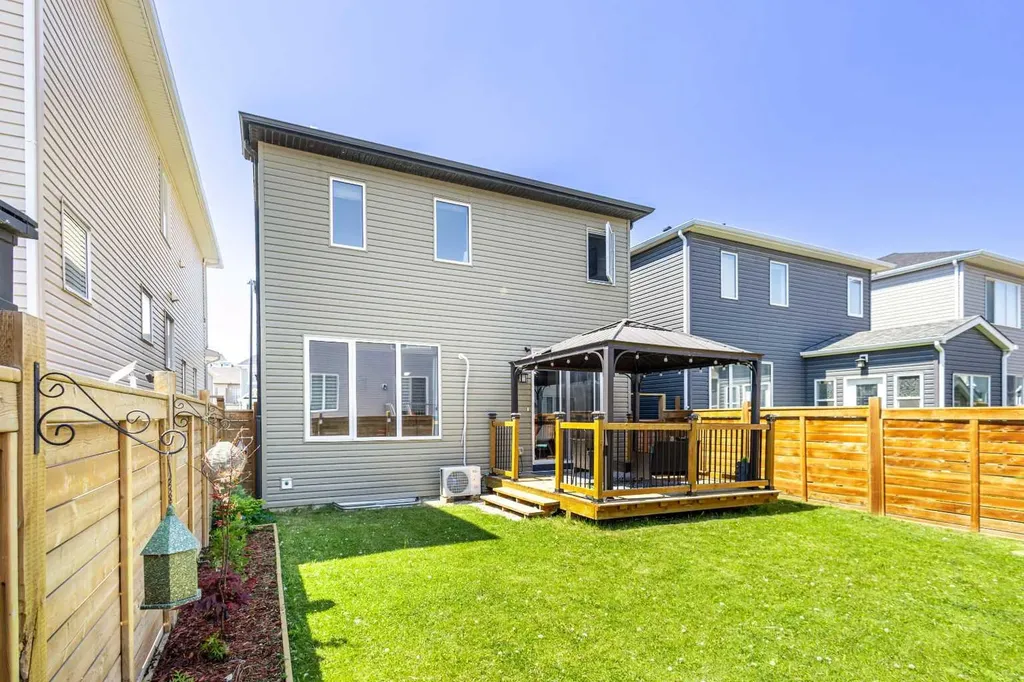 62 Carrington Rise NW Calgary AB T3P 0Y8