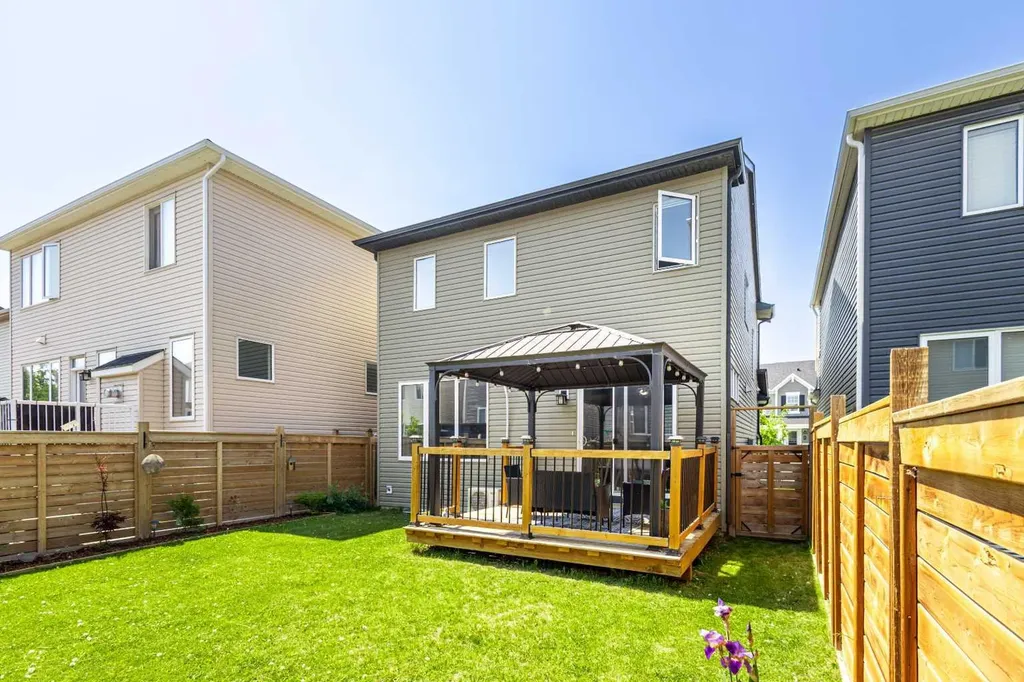 62 Carrington Rise NW Calgary AB T3P 0Y8