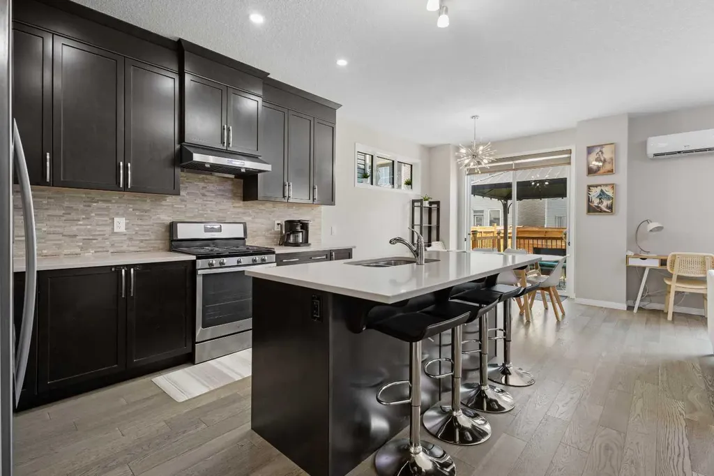 62 Carrington Rise NW Calgary AB T3P 0Y8