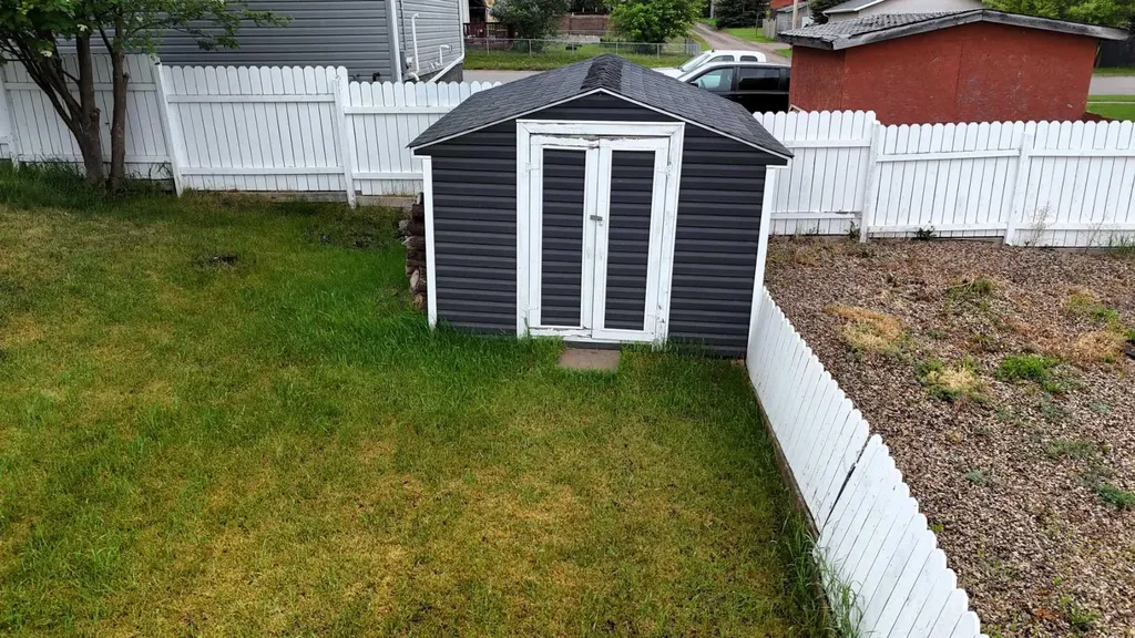 5105 13 Avenue Edson AB T7E1E9