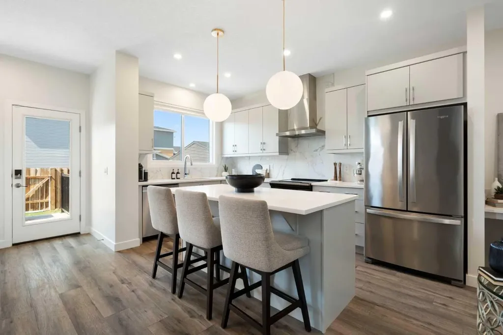3872 202 Avenue SE Calgary AB T3M 3G2
