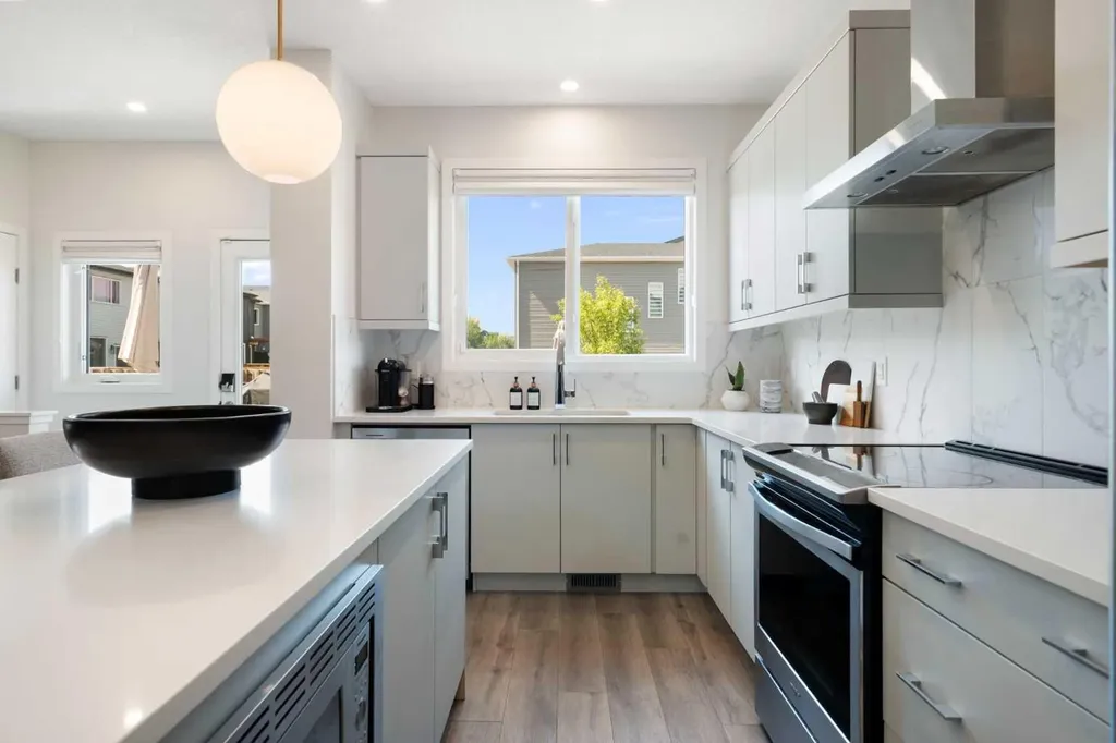 3872 202 Avenue SE Calgary AB T3M 3G2
