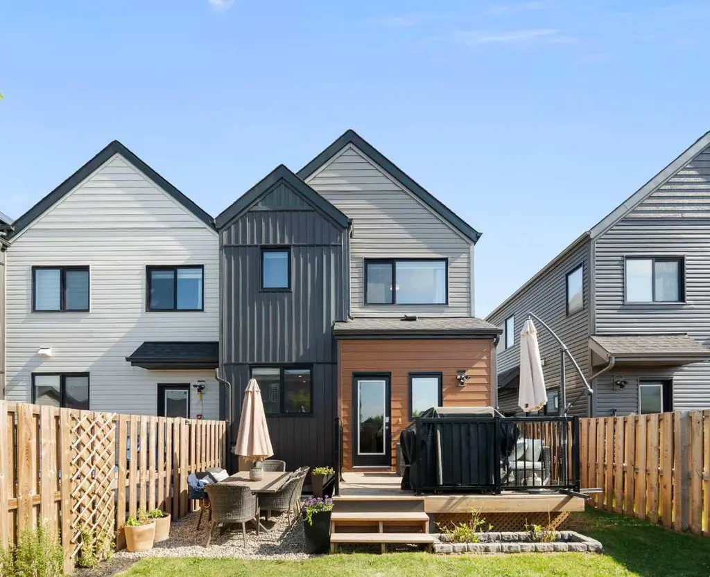 3872 202 Avenue SE Calgary AB T3M 3G2