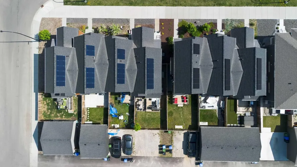 3872 202 Avenue SE Calgary AB T3M 3G2