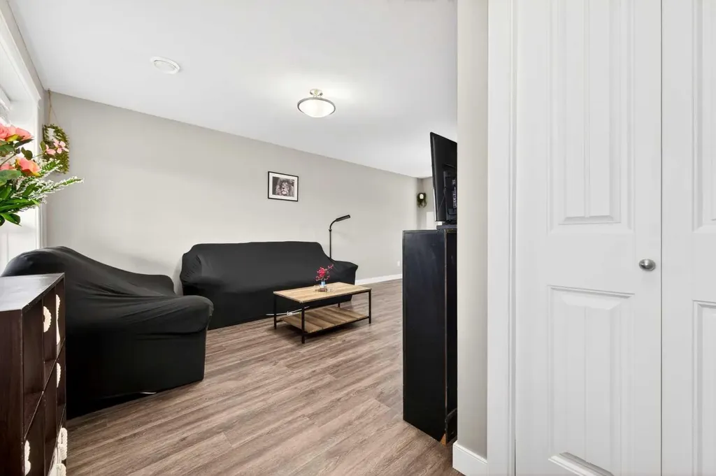 81 Willow Road Blackfalds AB T4M 0J2
