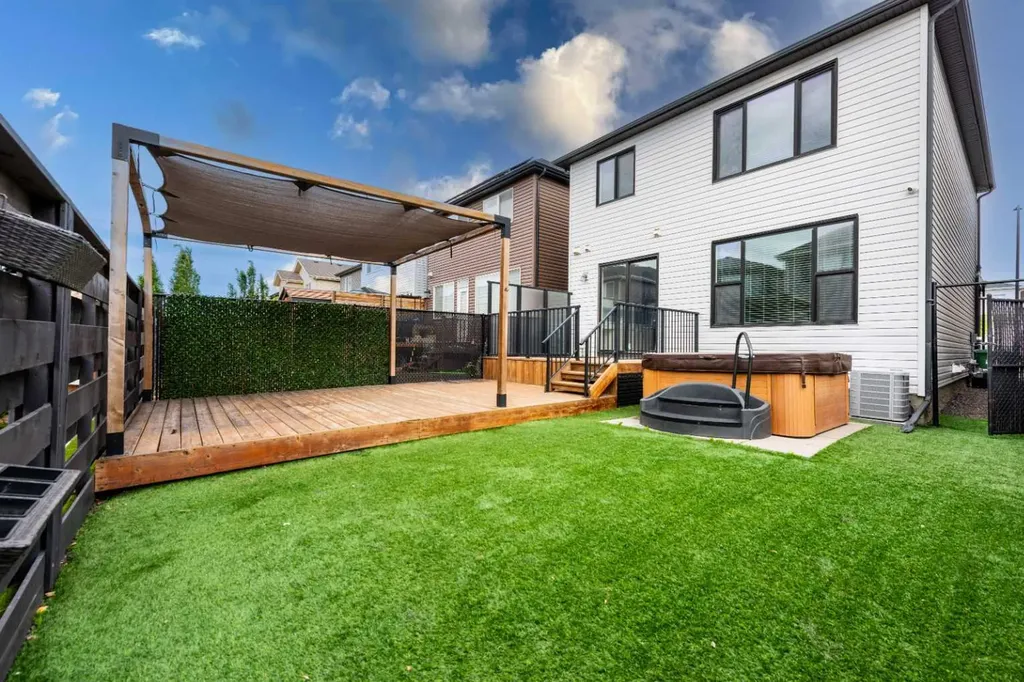 54 Seton Manor SE Calgary AB T3M2V8