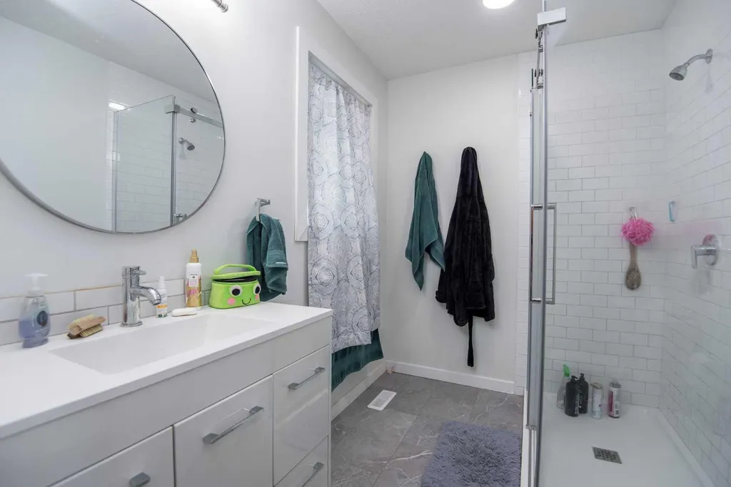 105 Bell Street Red Deer AB T4R 1L6