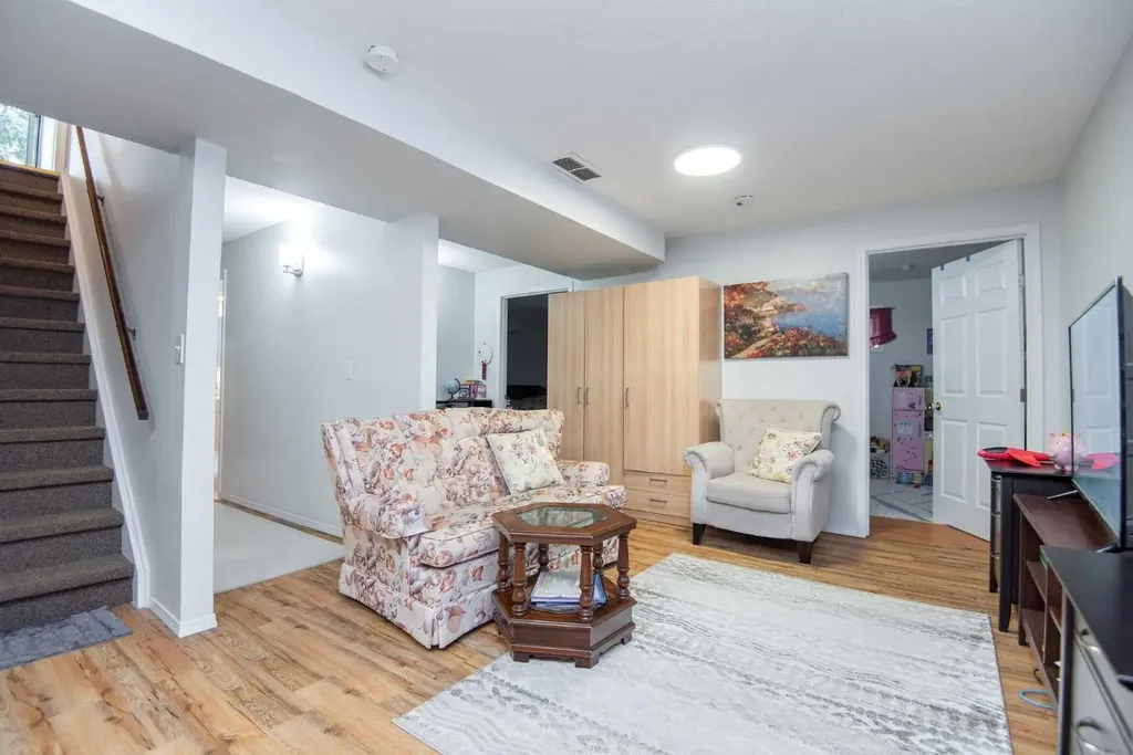 105 Bell Street Red Deer AB T4R 1L6
