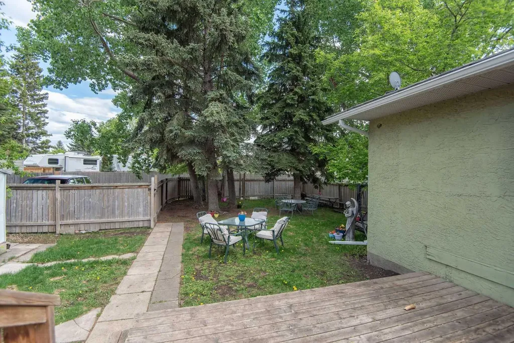105 Bell Street Red Deer AB T4R 1L6