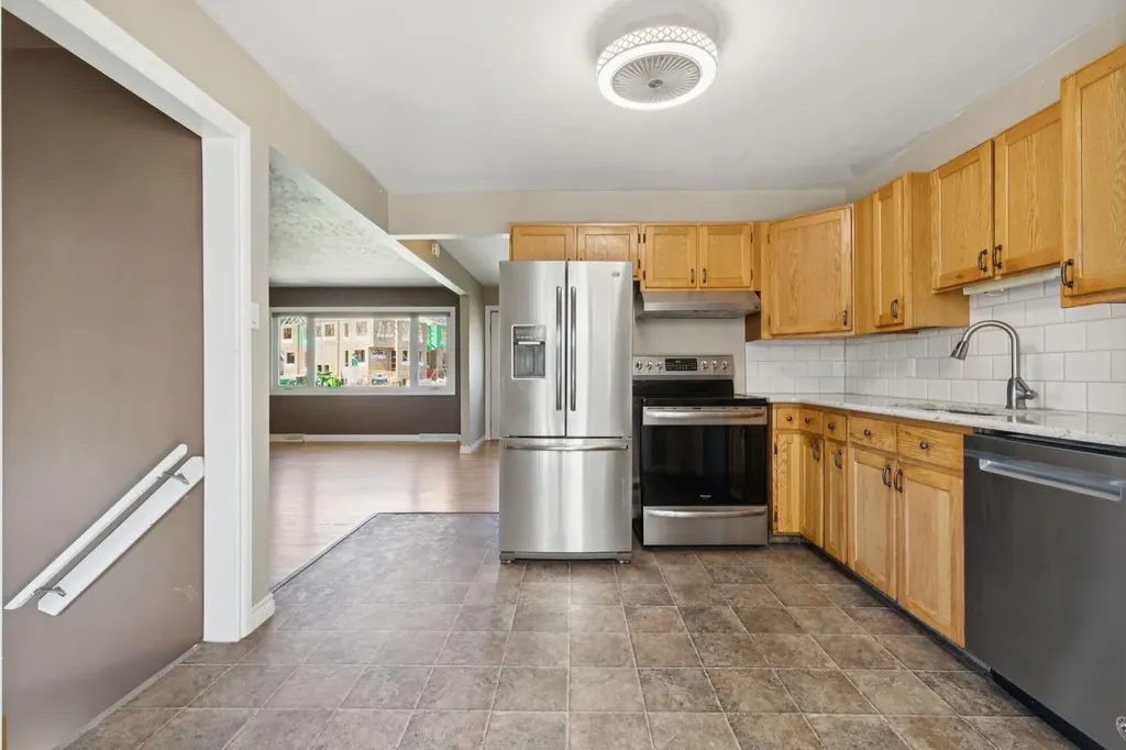 8028 5 Street SW Calgary AB T2V1C5