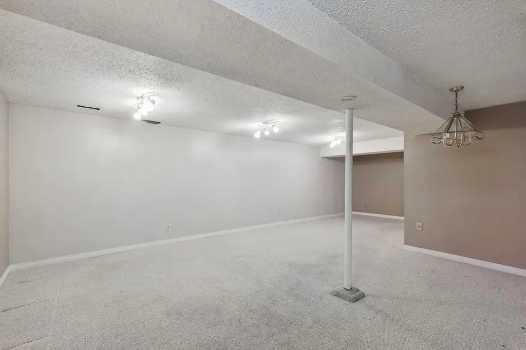 8028 5 Street SW Calgary AB T2V1C5