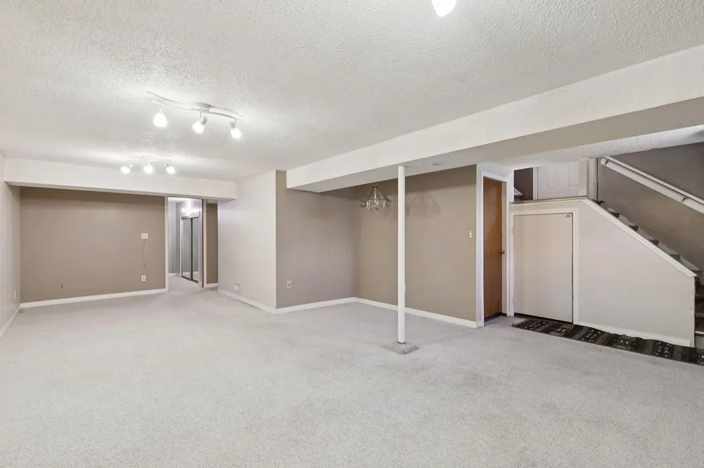 8028 5 Street SW Calgary AB T2V1C5