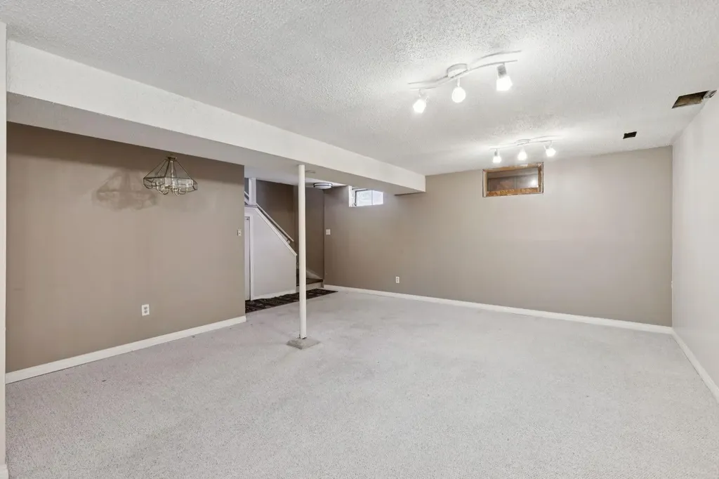 8028 5 Street SW Calgary AB T2V1C5