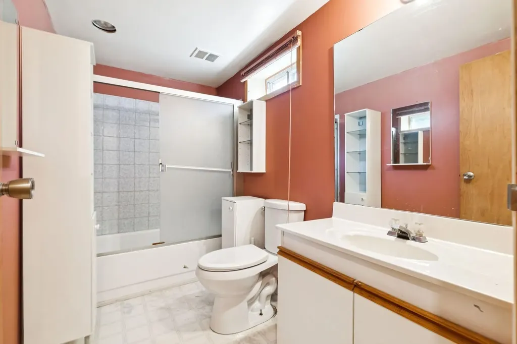 8028 5 Street SW Calgary AB T2V1C5