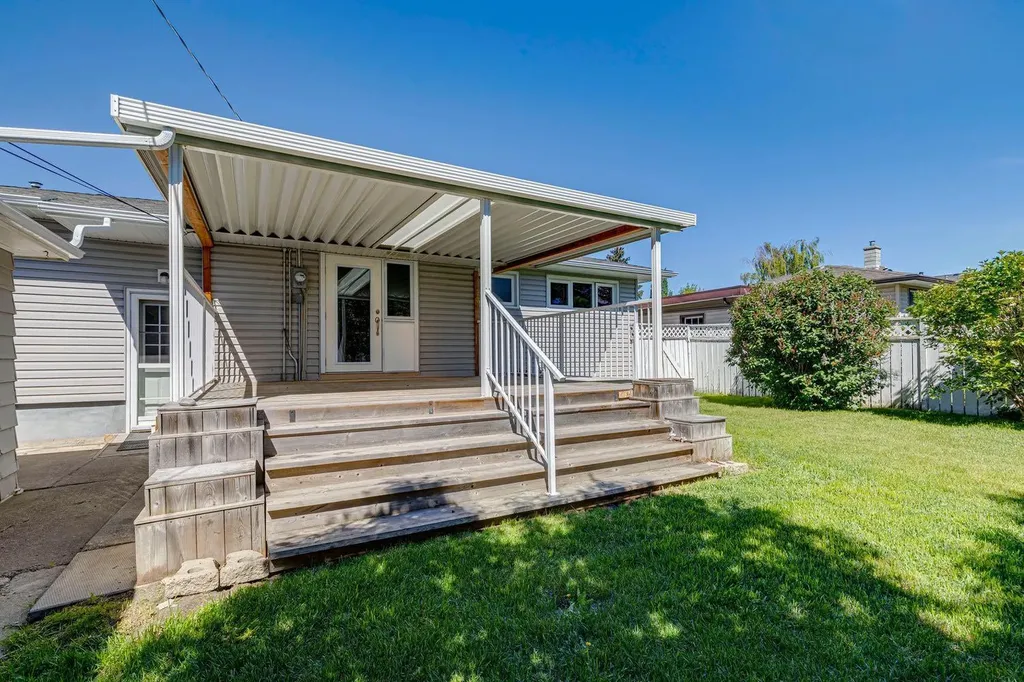 8028 5 Street SW Calgary AB T2V1C5