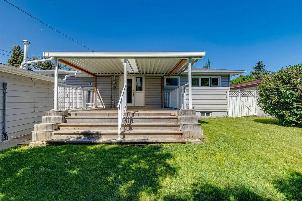 8028 5 Street SW Calgary AB T2V1C5