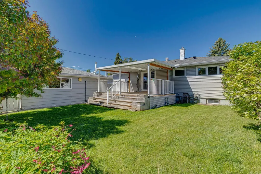 8028 5 Street SW Calgary AB T2V1C5