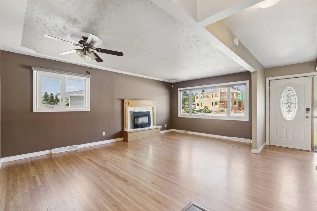 8028 5 Street SW Calgary AB T2V1C5