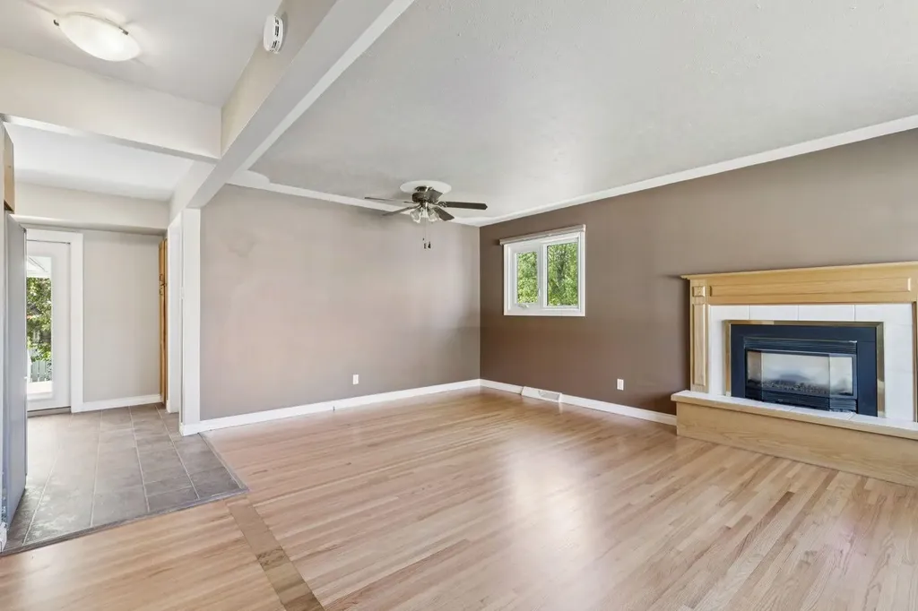 8028 5 Street SW Calgary AB T2V1C5