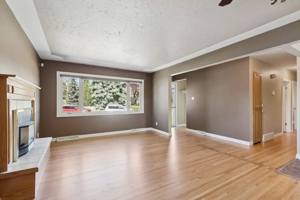8028 5 Street SW Calgary AB T2V1C5