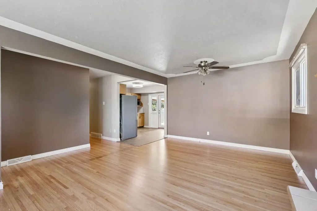 8028 5 Street SW Calgary AB T2V1C5