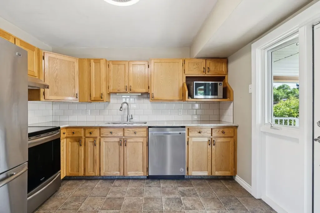 8028 5 Street SW Calgary AB T2V1C5