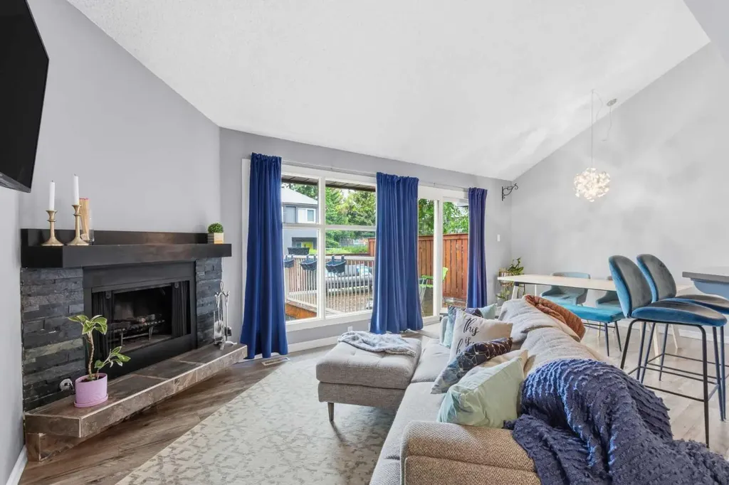 2225 Oakmoor Drive SW Calgary AB T2V 4N6