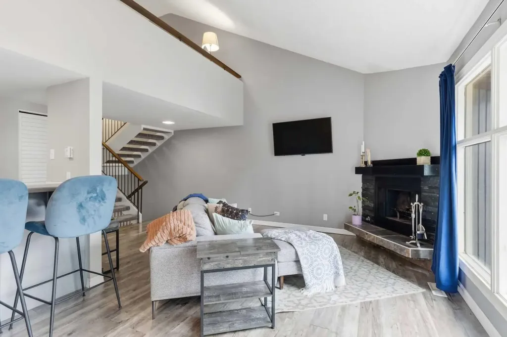 2225 Oakmoor Drive SW Calgary AB T2V 4N6