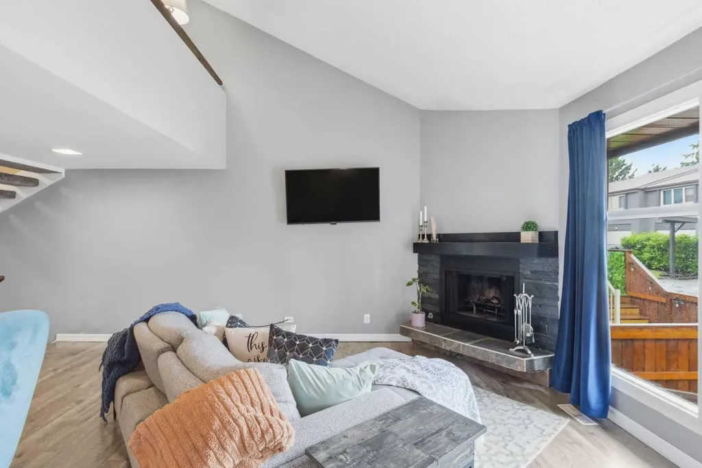 2225 Oakmoor Drive SW Calgary AB T2V 4N6