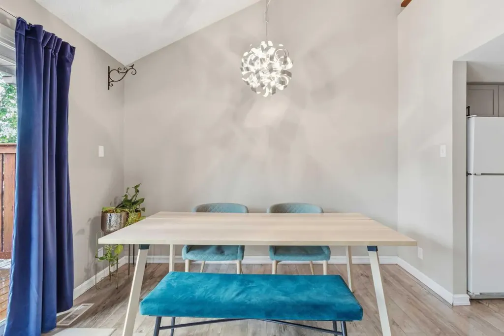 2225 Oakmoor Drive SW Calgary AB T2V 4N6