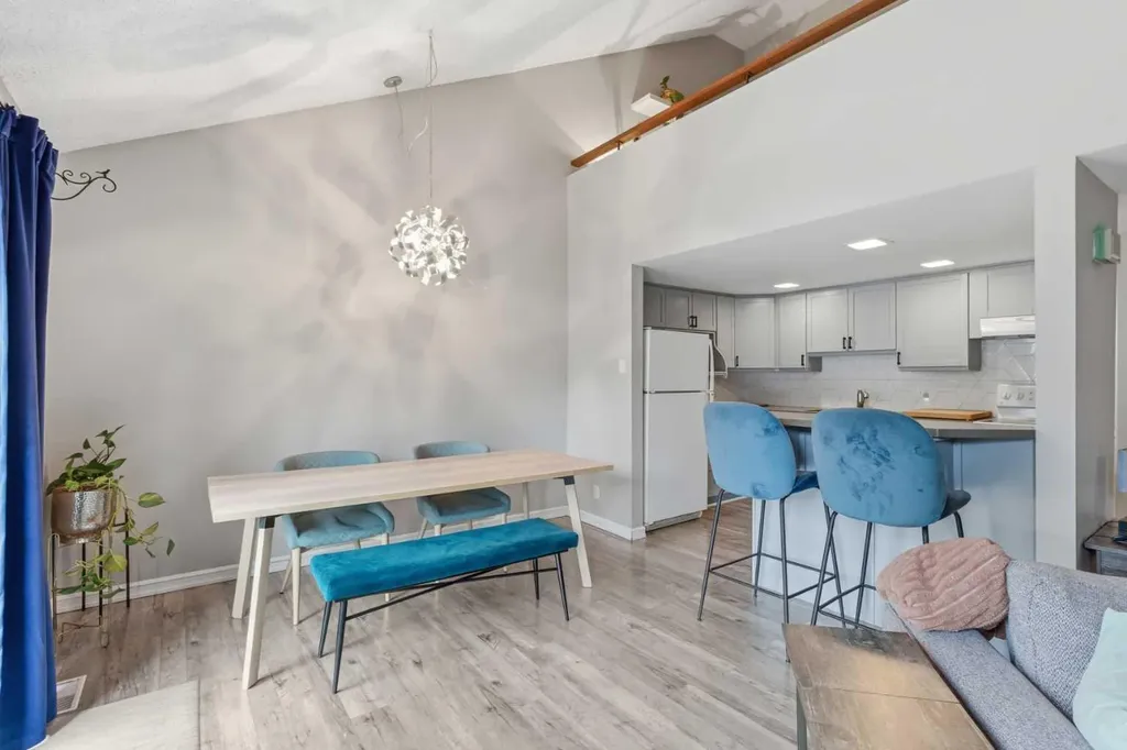 2225 Oakmoor Drive SW Calgary AB T2V 4N6