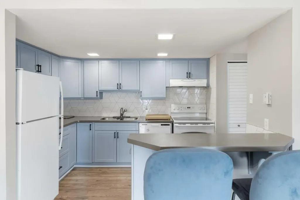 2225 Oakmoor Drive SW Calgary AB T2V 4N6