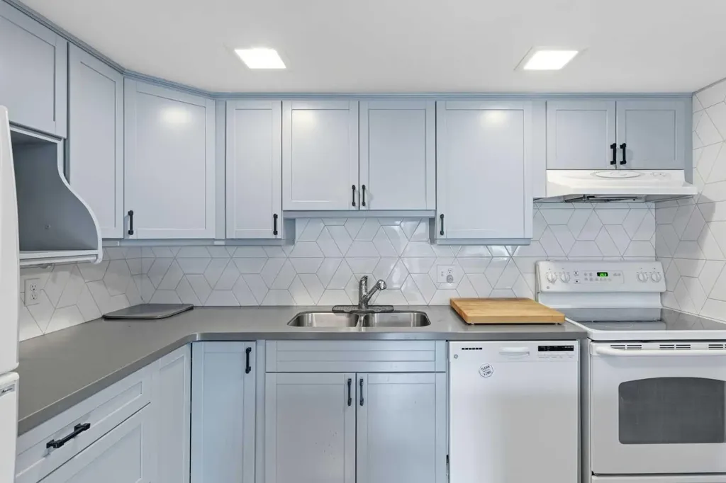 2225 Oakmoor Drive SW Calgary AB T2V 4N6
