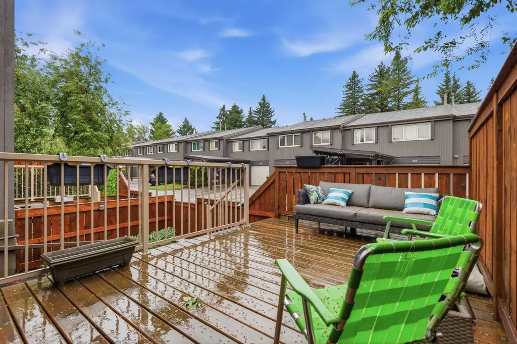 2225 Oakmoor Drive SW Calgary AB T2V 4N6
