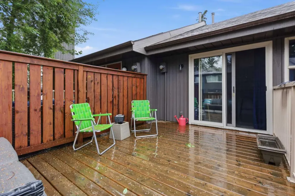 2225 Oakmoor Drive SW Calgary AB T2V 4N6