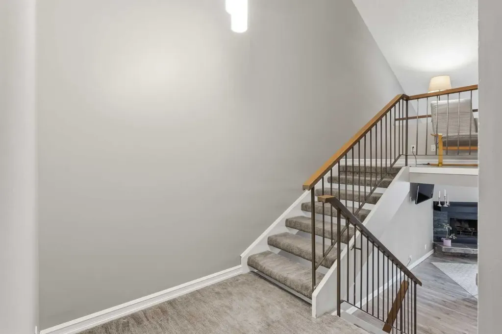 2225 Oakmoor Drive SW Calgary AB T2V 4N6
