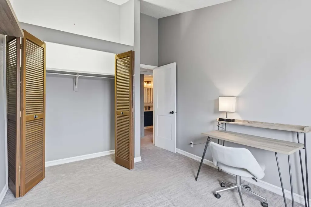 2225 Oakmoor Drive SW Calgary AB T2V 4N6