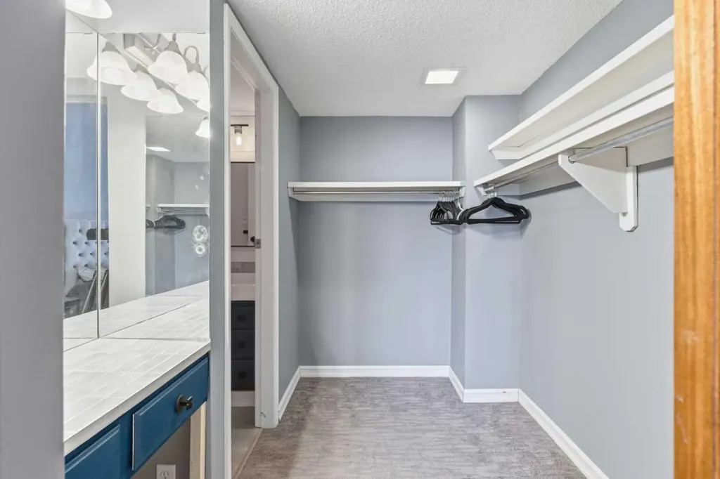 2225 Oakmoor Drive SW Calgary AB T2V 4N6