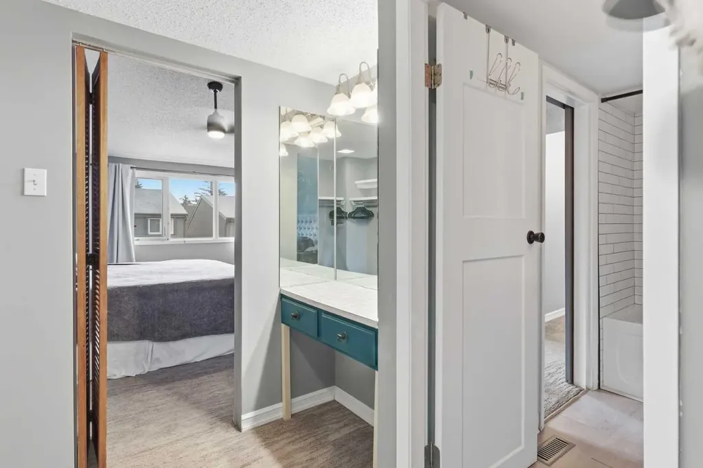 2225 Oakmoor Drive SW Calgary AB T2V 4N6