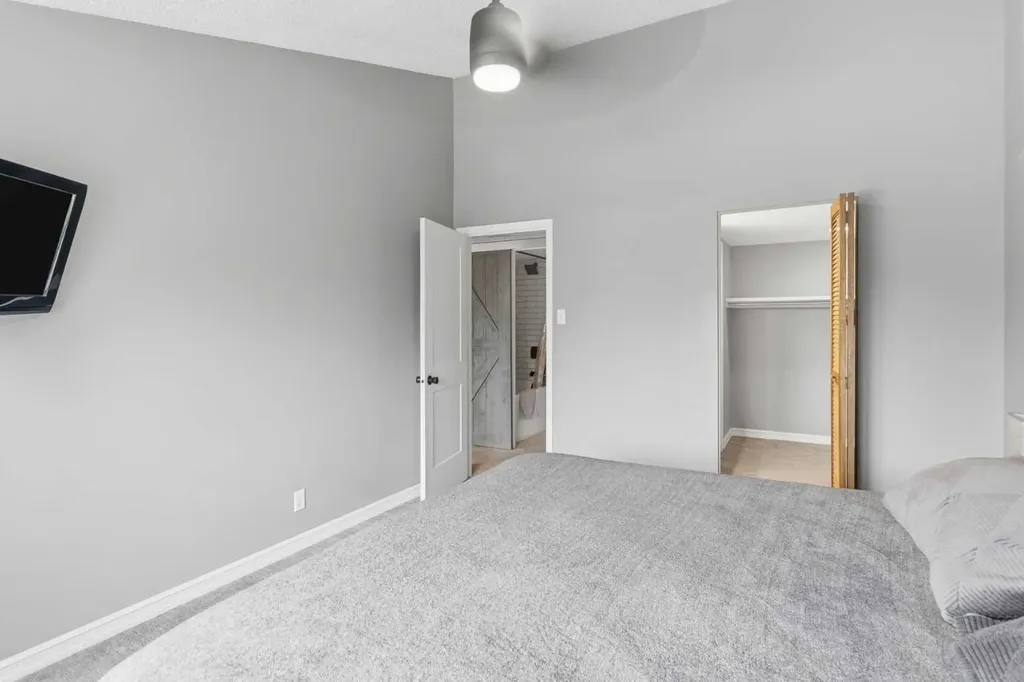2225 Oakmoor Drive SW Calgary AB T2V 4N6
