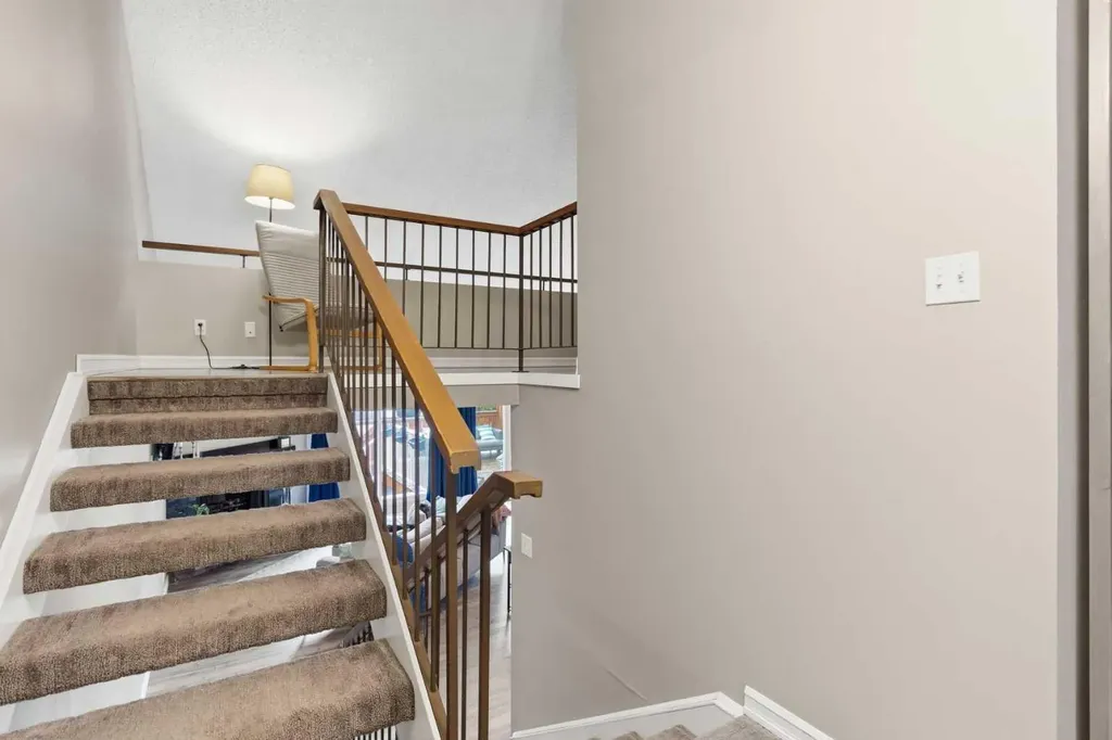 2225 Oakmoor Drive SW Calgary AB T2V 4N6