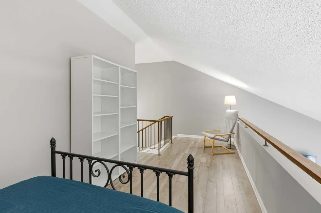 2225 Oakmoor Drive SW Calgary AB T2V 4N6