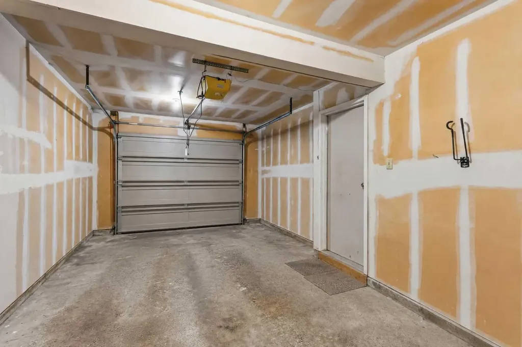 2225 Oakmoor Drive SW Calgary AB T2V 4N6