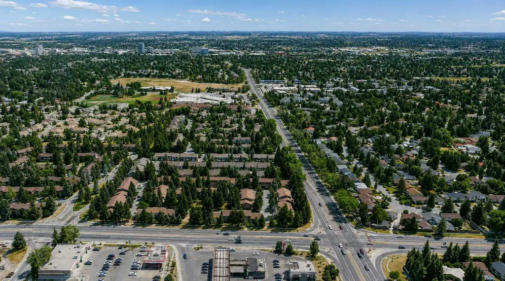2225 Oakmoor Drive SW Calgary AB T2V 4N6