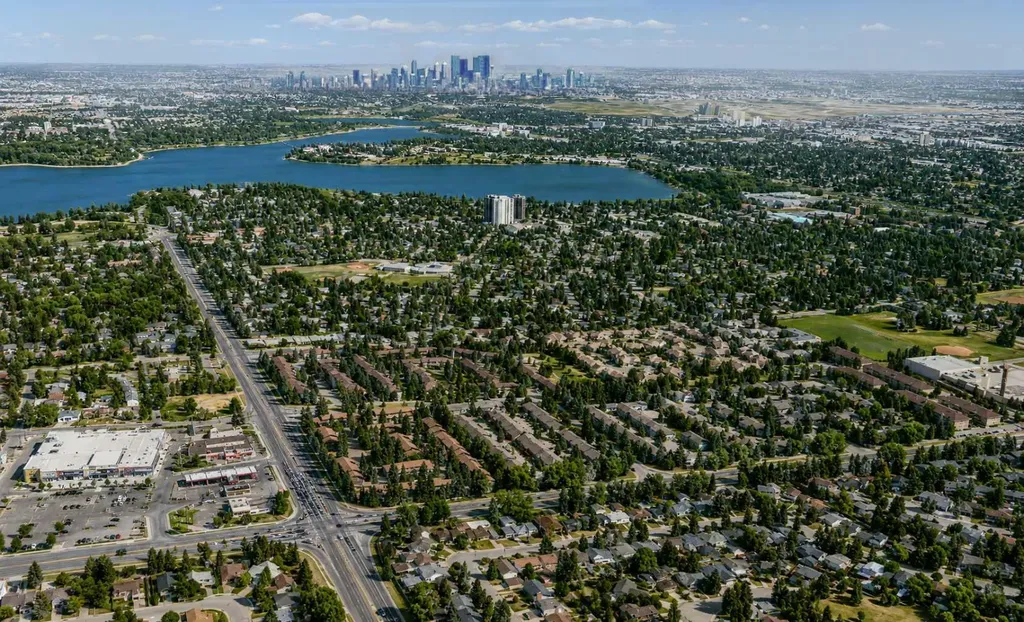 2225 Oakmoor Drive SW Calgary AB T2V 4N6