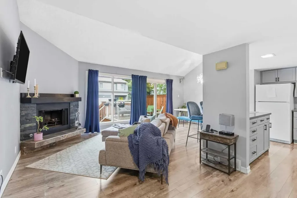 2225 Oakmoor Drive SW Calgary AB T2V 4N6