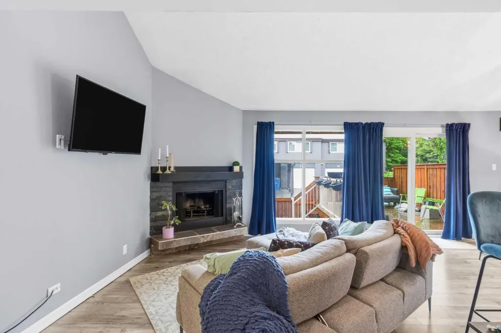 2225 Oakmoor Drive SW Calgary AB T2V 4N6
