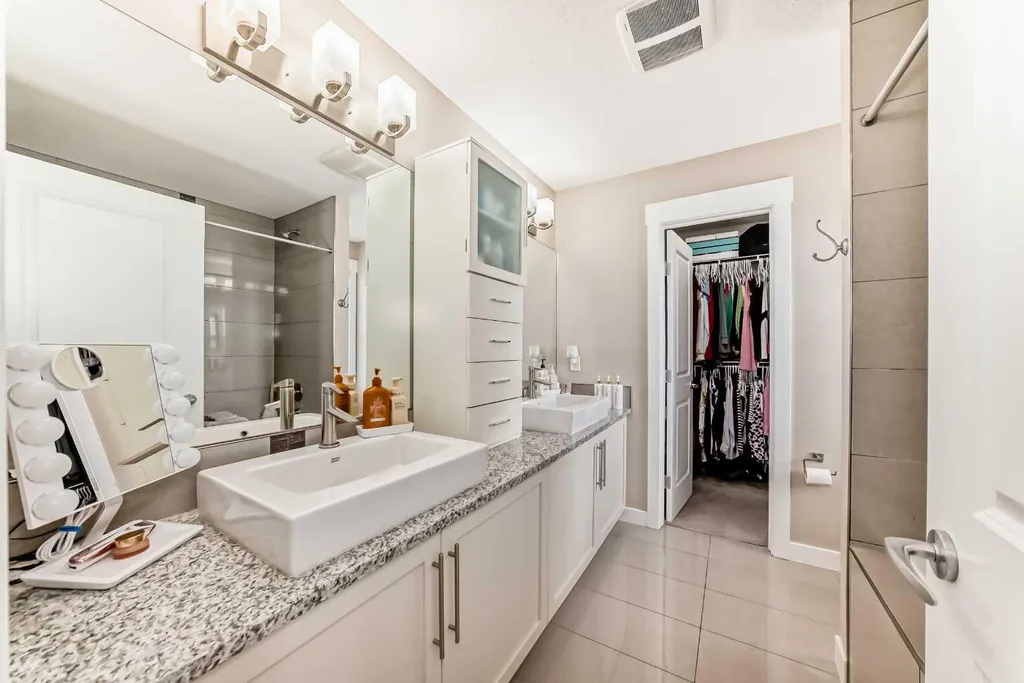 320 Rainbow Falls Green Chestermere AB T1X 0S4